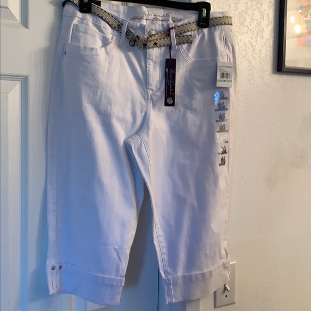 Gloria Vanderbilt crop pants. Perfect for anytime.